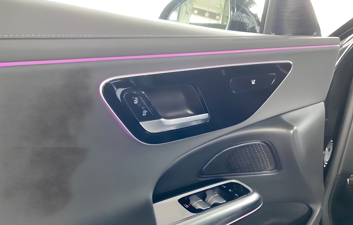 Mercedes-Benz E 220d AMG Line - foto 13