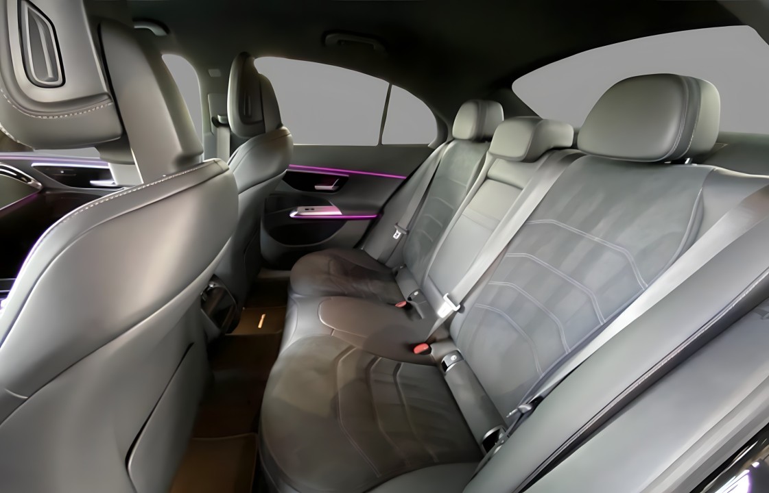 Mercedes-Benz E 220d AMG Line - foto 11