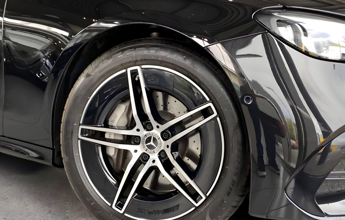 Mercedes-Benz E 220d AMG Line - foto 15