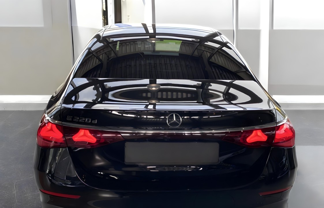 Mercedes-Benz E 220d AMG Line (4)