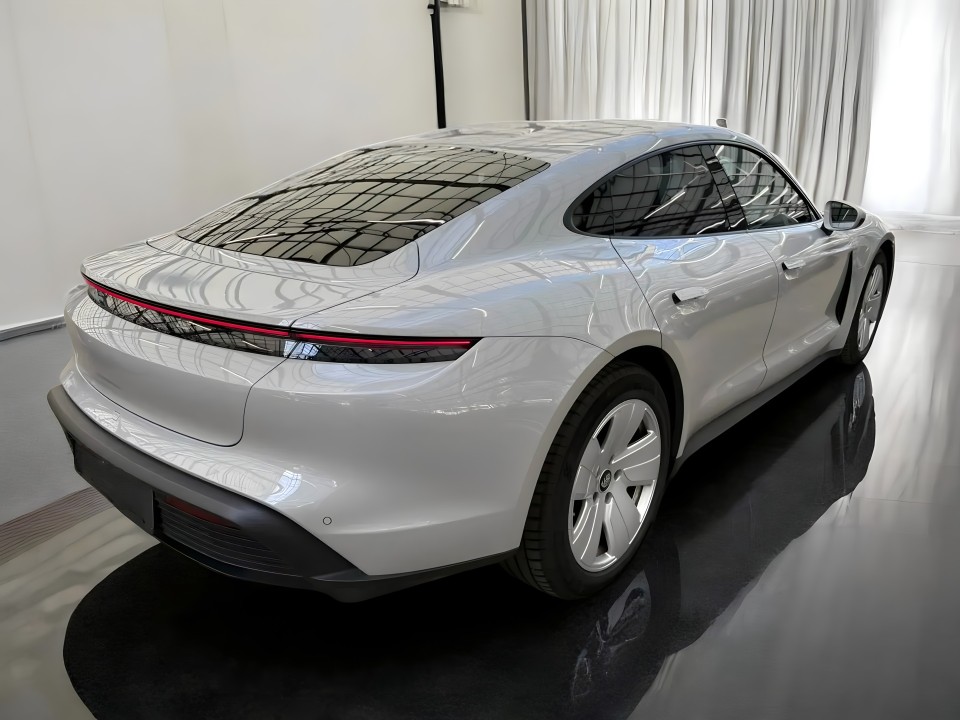 Porsche Taycan Performance (2)