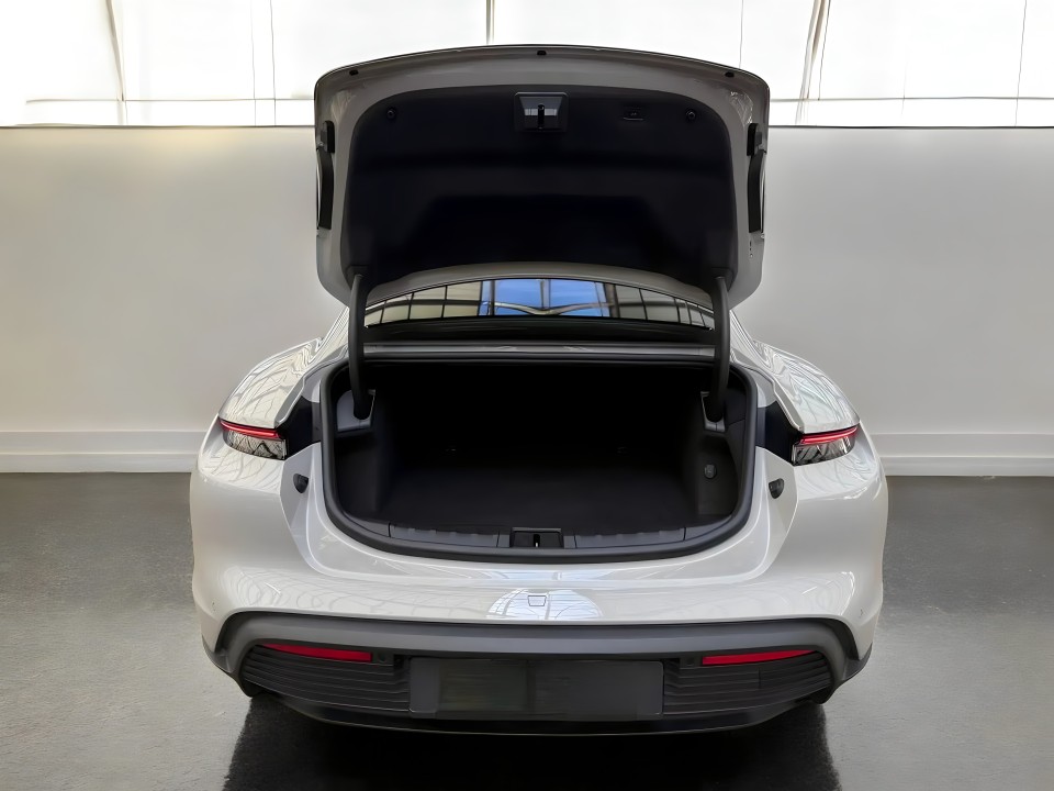 Porsche Taycan Performance - foto 13