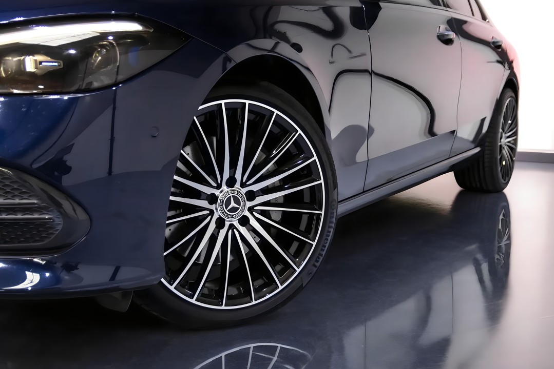 Mercedes-Benz C 300 4MATIC AMG Line - foto 35