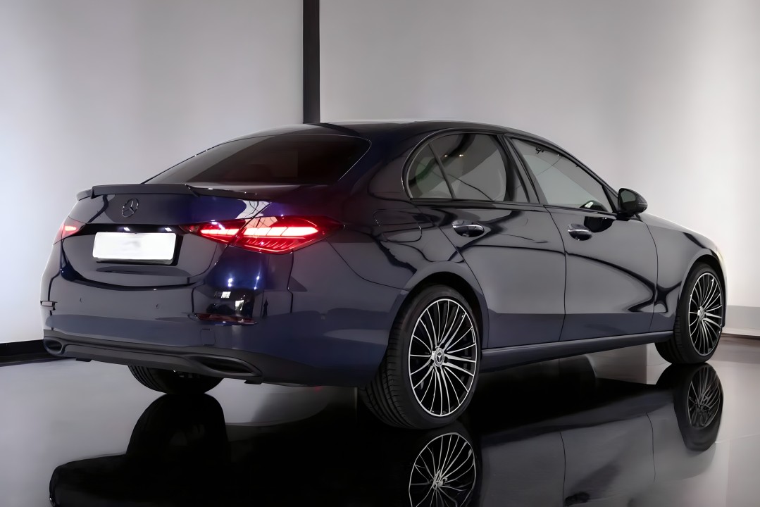 Mercedes-Benz C 300 4MATIC AMG Line (2)