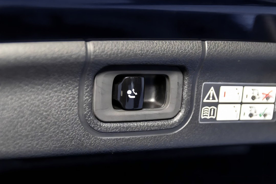 Mercedes-Benz C 300 4MATIC AMG Line - foto 31