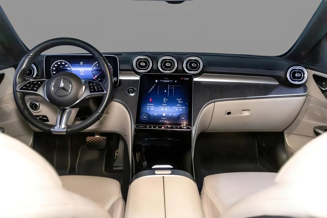 Mercedes-Benz C 300 4MATIC AMG Line - foto 9