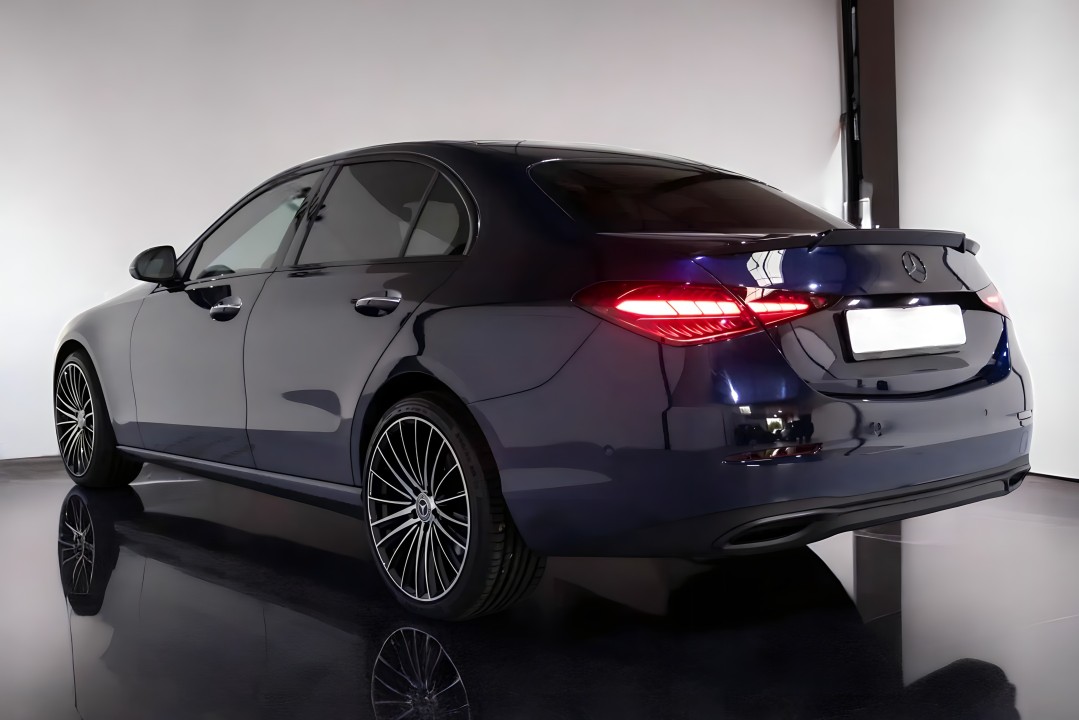 Mercedes-Benz C 300 4MATIC AMG Line (4)