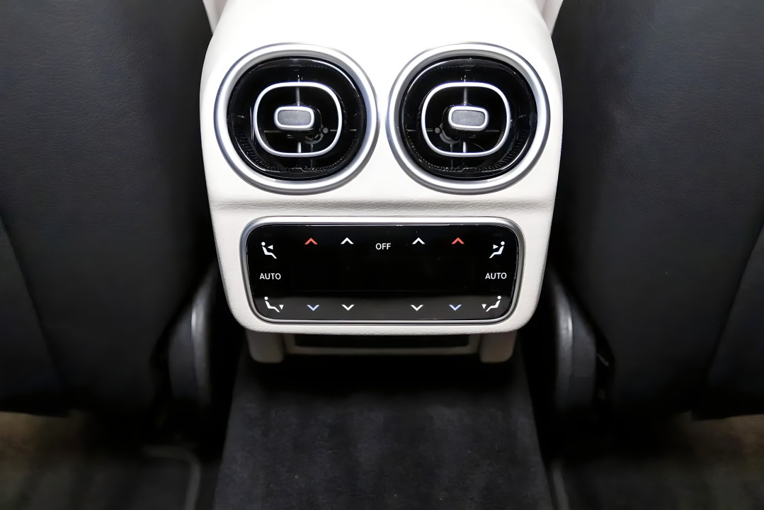 Mercedes-Benz C 300 4MATIC AMG Line - foto 22