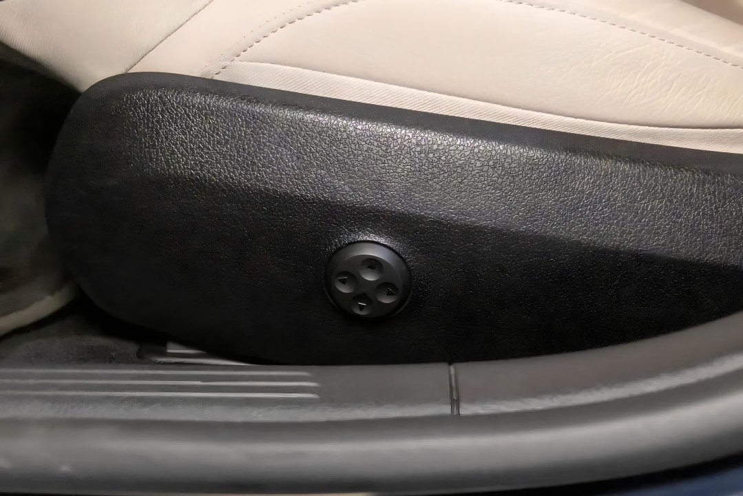 Mercedes-Benz C 300 4MATIC AMG Line - foto 28