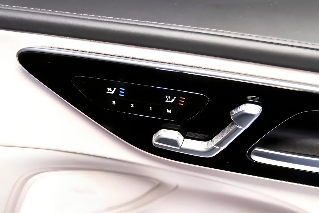 Mercedes-Benz C 300 4MATIC AMG Line - foto 24