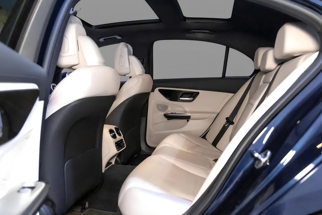 Mercedes-Benz C 300 4MATIC AMG Line - foto 16