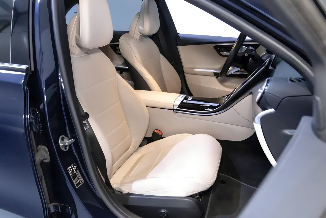 Mercedes-Benz C 300 4MATIC AMG Line - foto 12