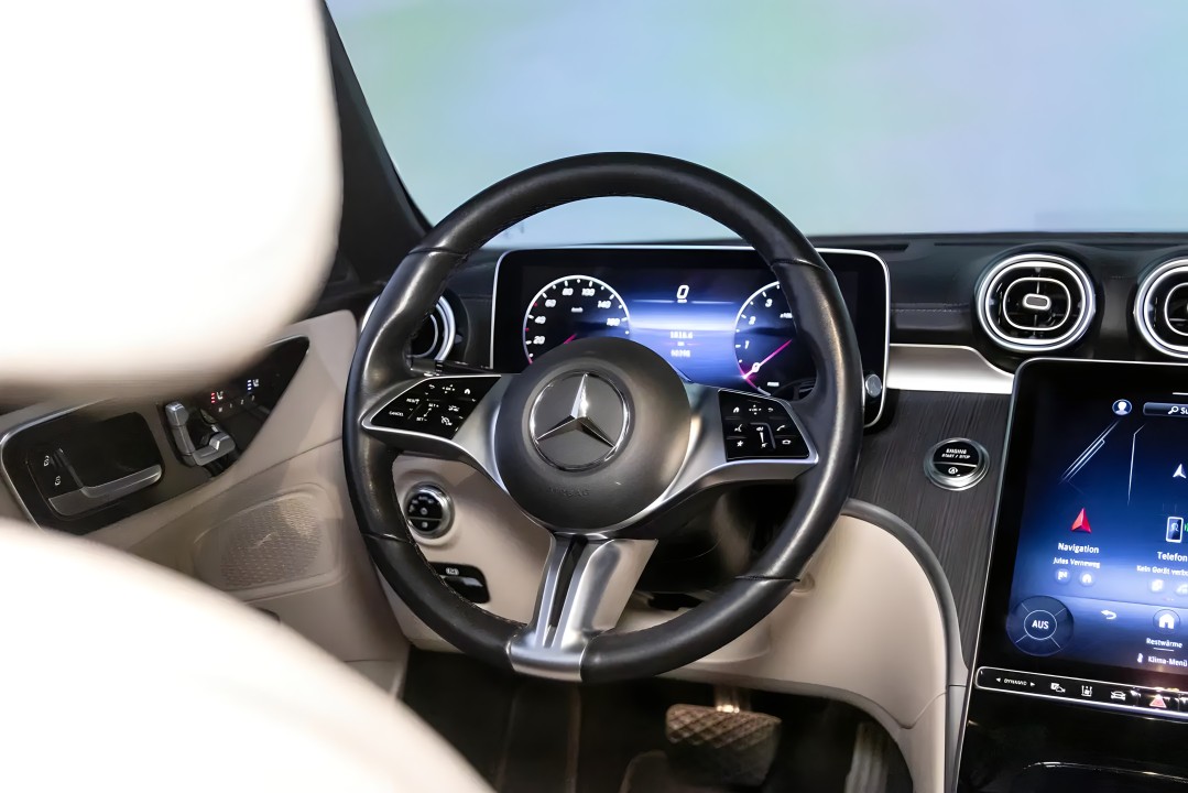 Mercedes-Benz C 300 4MATIC AMG Line - foto 7