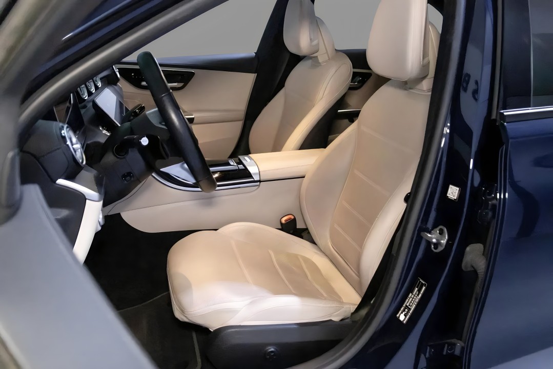 Mercedes-Benz C 300 4MATIC AMG Line - foto 11