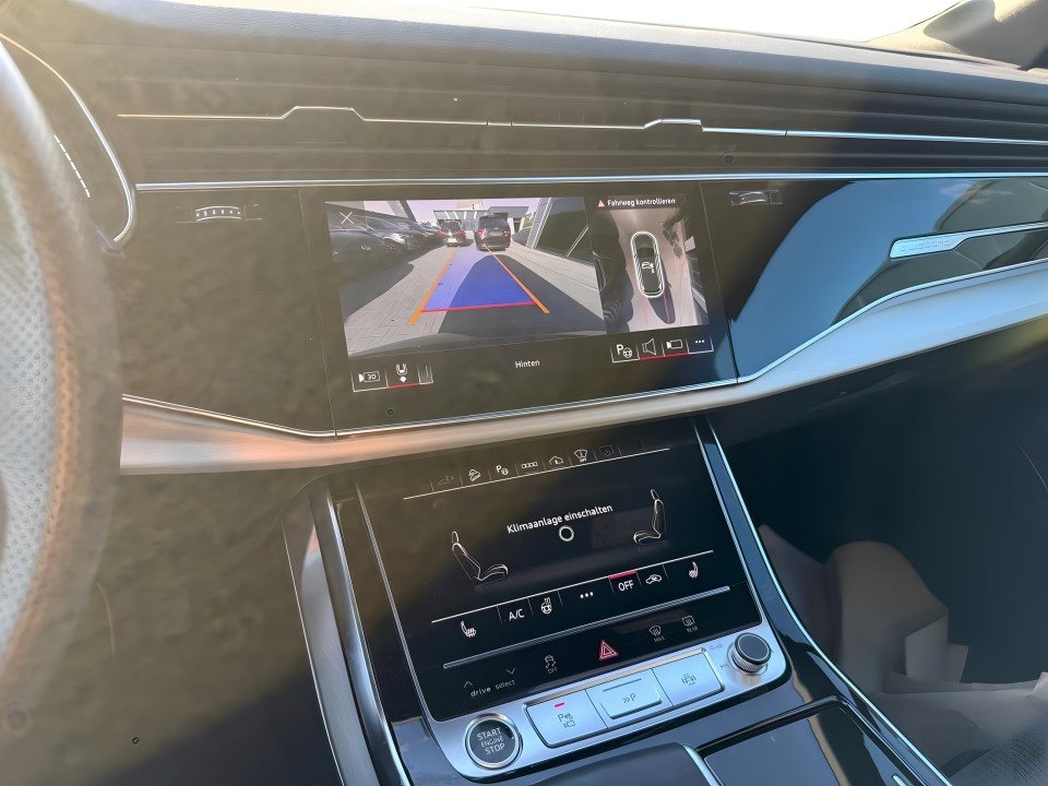 Audi Q7 55 TFSIe Quattro - foto 12