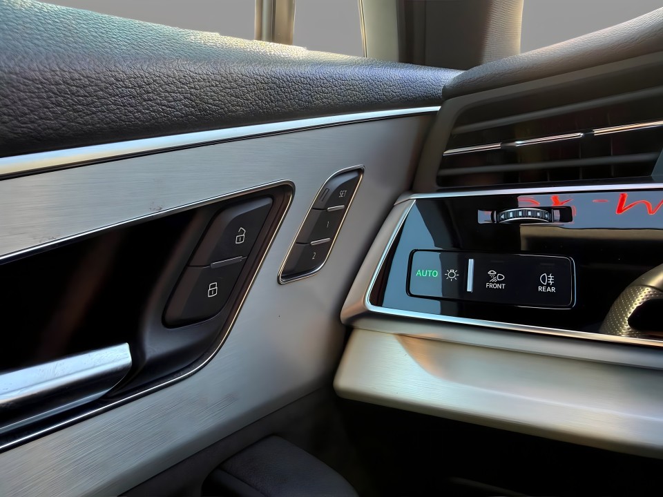 Audi Q7 55 TFSIe Quattro - foto 13