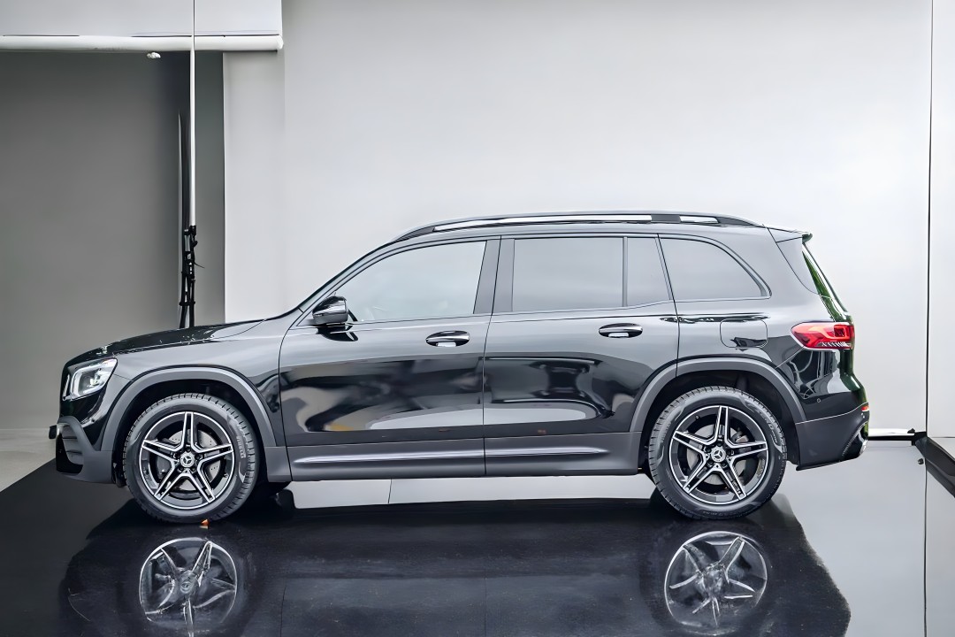 Mercedes-Benz GLB 200 AMG (3)