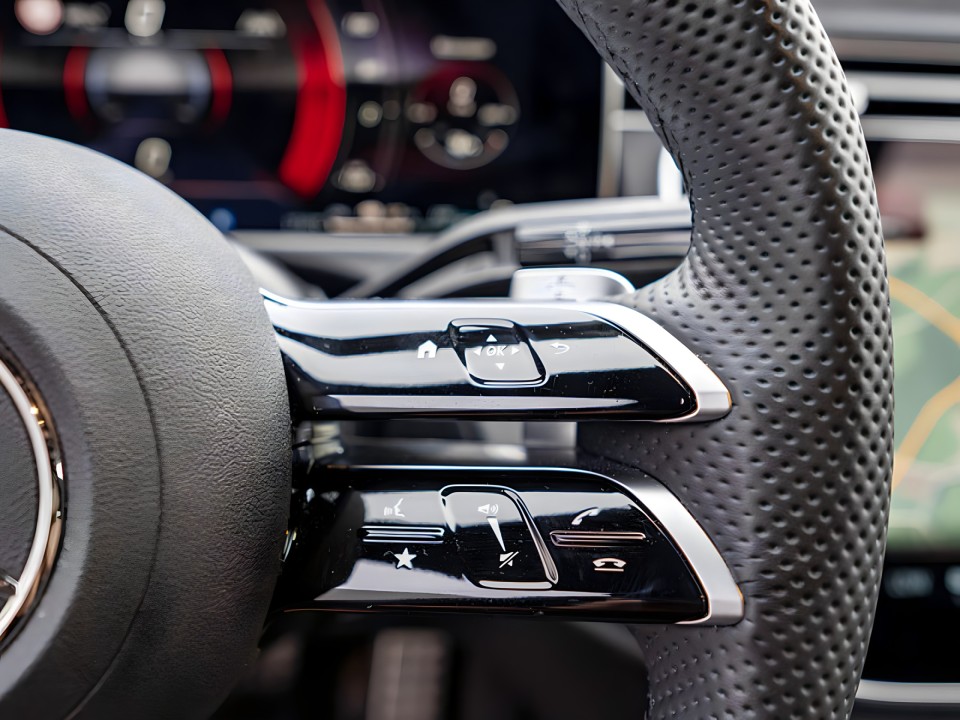 Mercedes-Benz E 300de 4MATIC AMG Line - foto 11