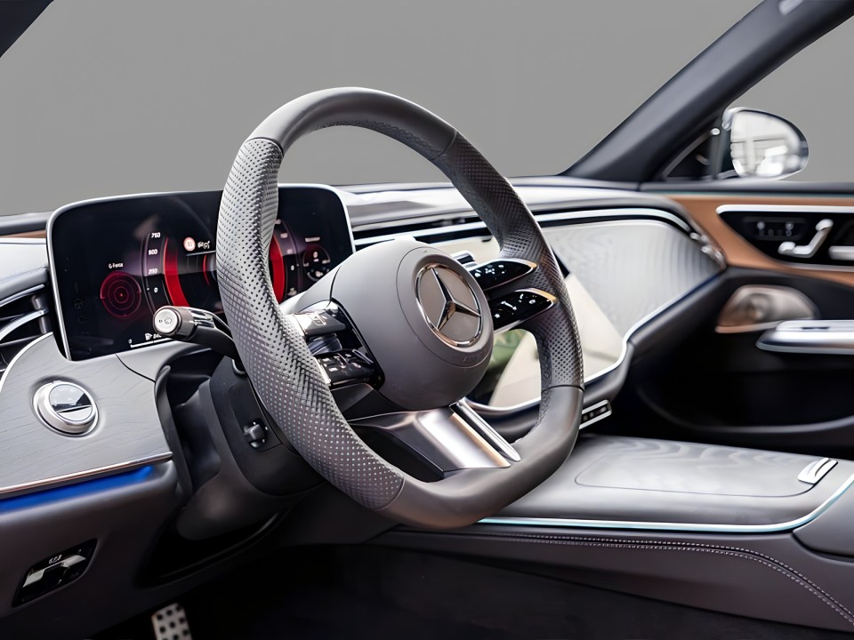 Mercedes-Benz E 300de 4MATIC AMG Line (3)