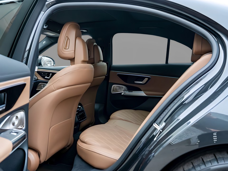 Mercedes-Benz E 300de 4MATIC AMG Line (5)