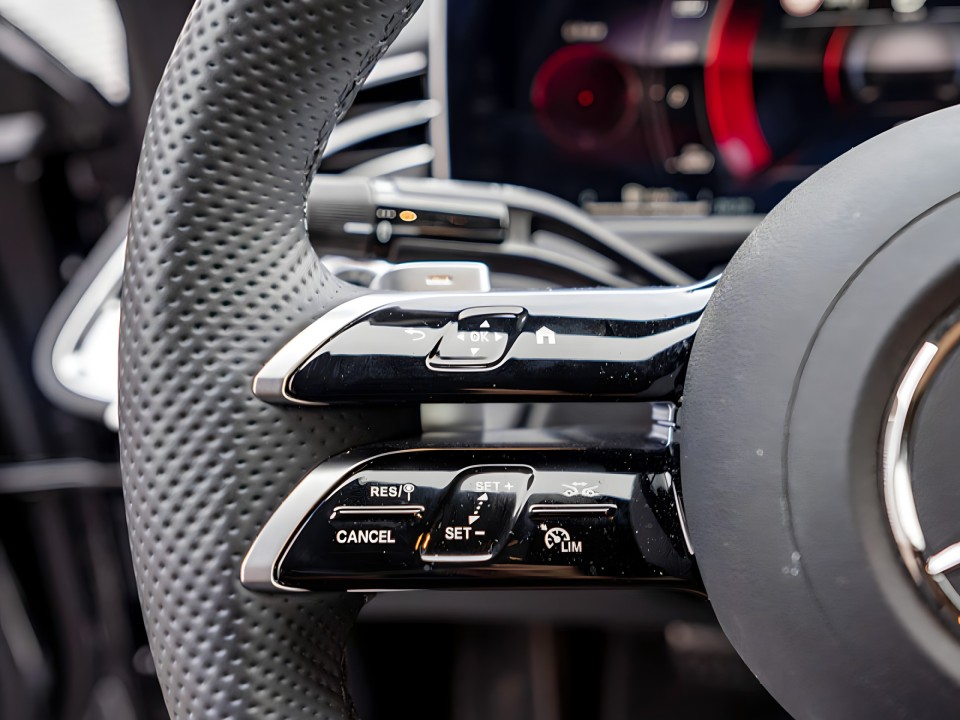 Mercedes-Benz E 300de 4MATIC AMG Line - foto 9