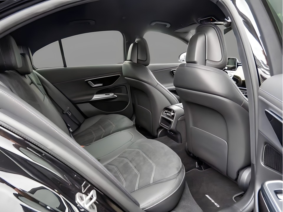 Mercedes-Benz E 220d AMG - foto 12