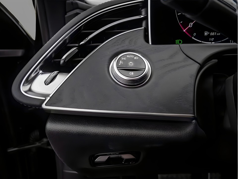 Mercedes-Benz E 220d AMG - foto 14