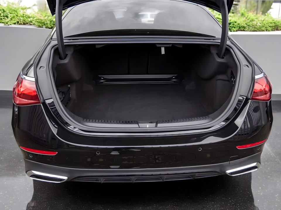 Mercedes-Benz E 220d AMG - foto 17