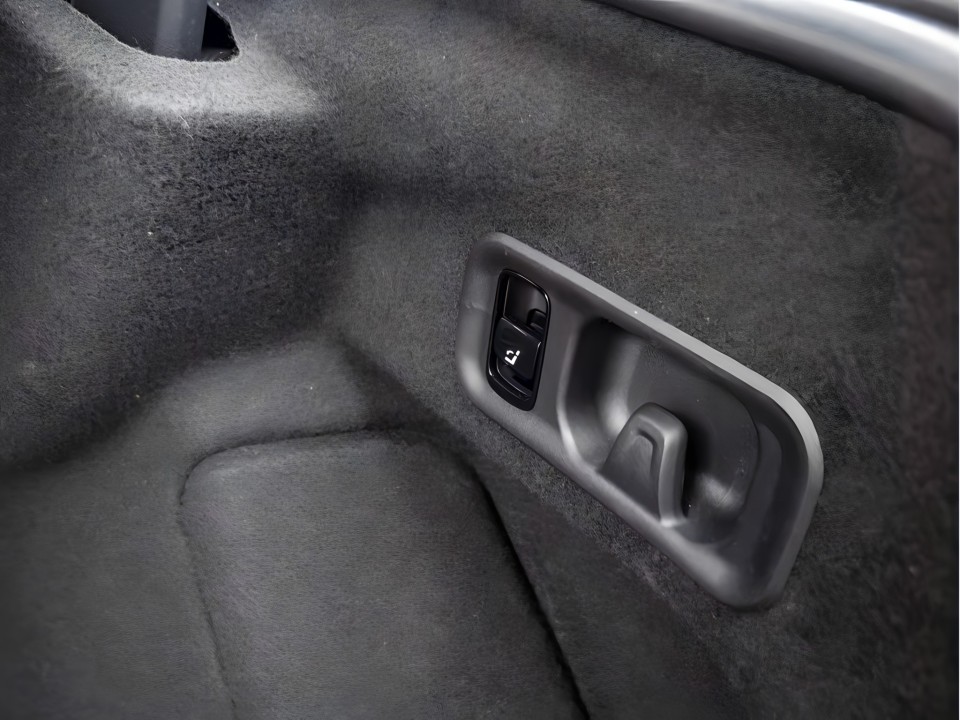 Mercedes-Benz E 220d AMG - foto 16