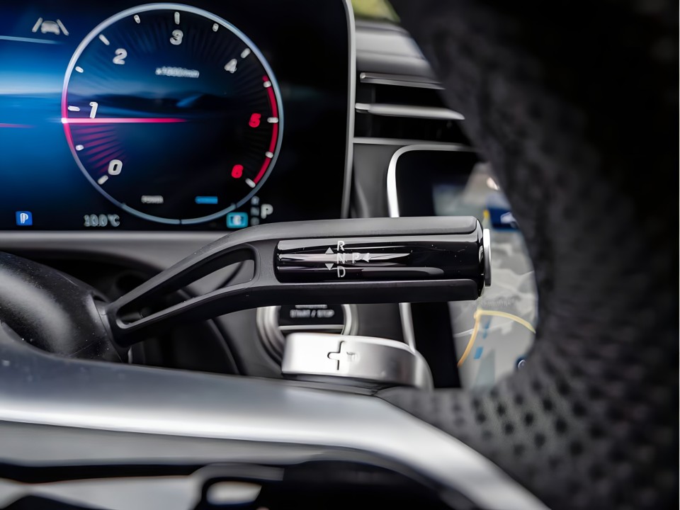 Mercedes-Benz E 220d AMG - foto 10