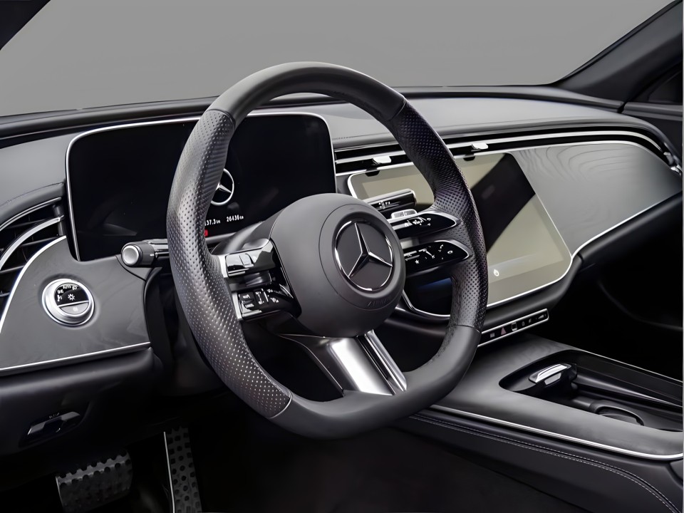 Mercedes-Benz E 220d AMG (3)