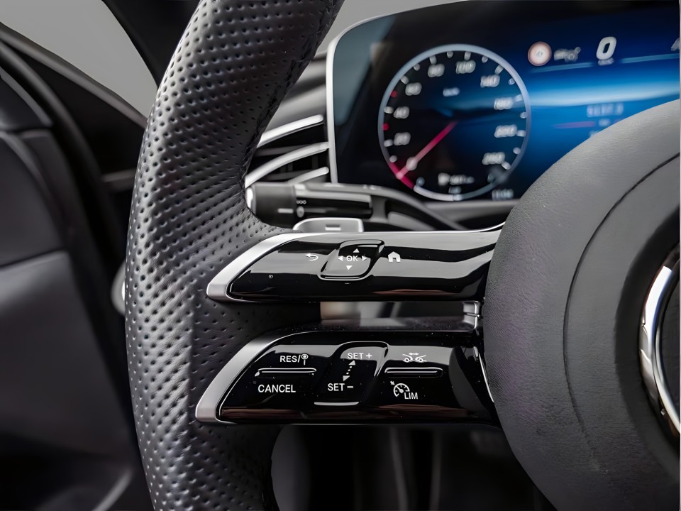 Mercedes-Benz E 220d AMG - foto 7