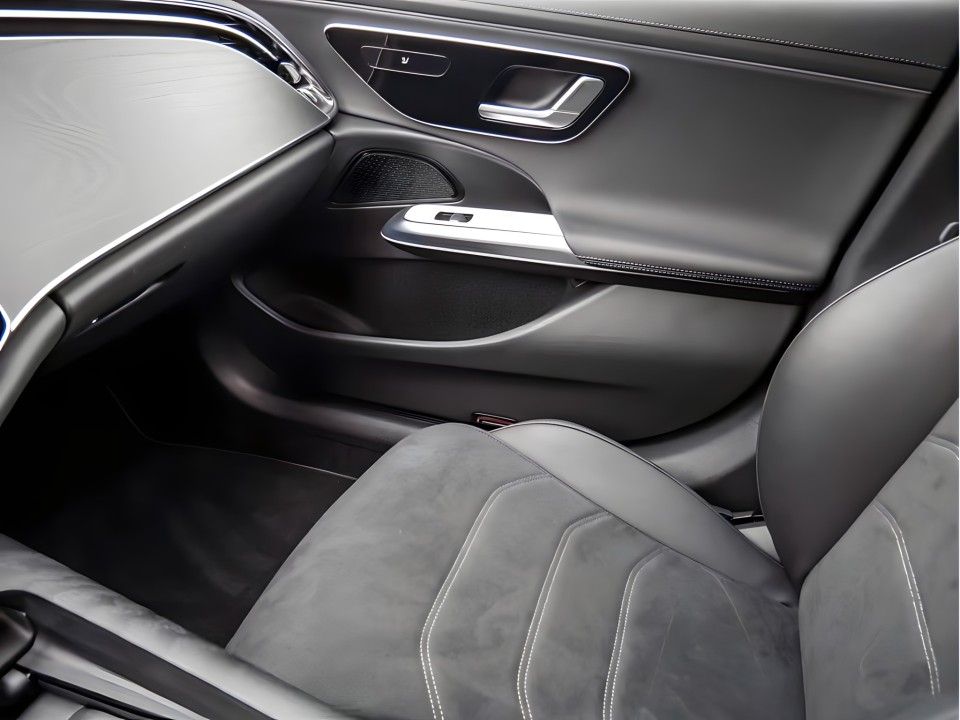 Mercedes-Benz E 220d AMG - foto 11