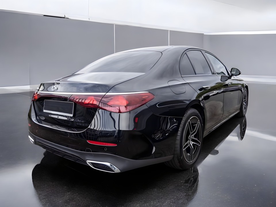 Mercedes-Benz E 220d AMG (2)