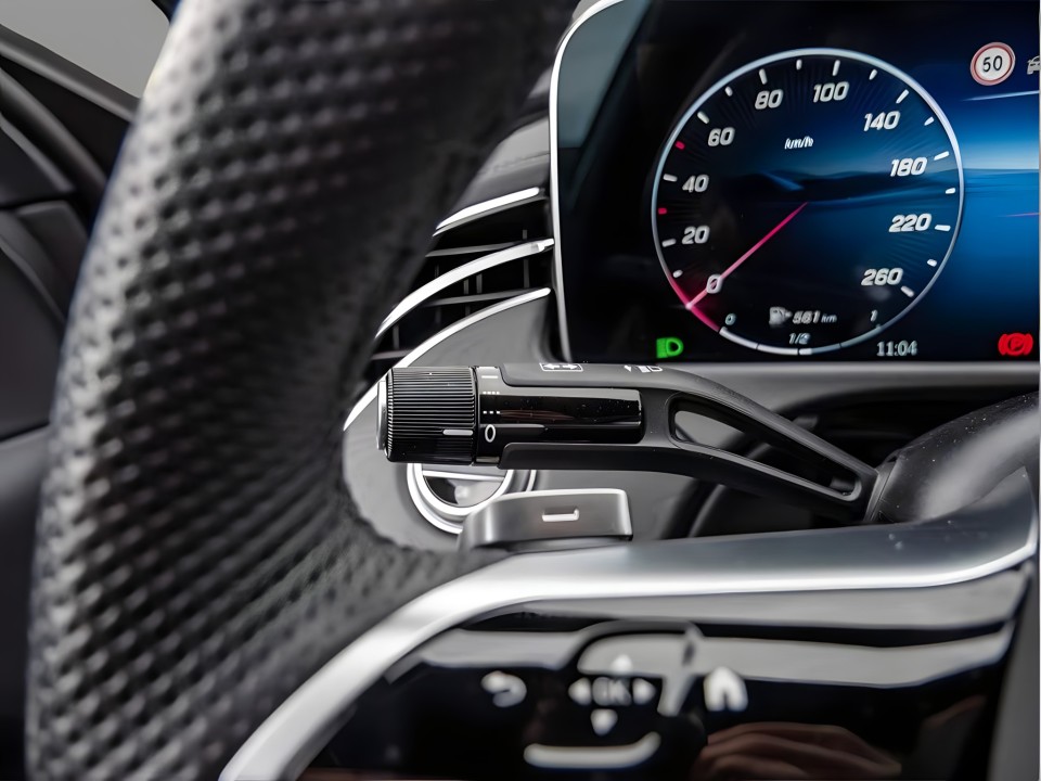 Mercedes-Benz E 220d AMG - foto 9