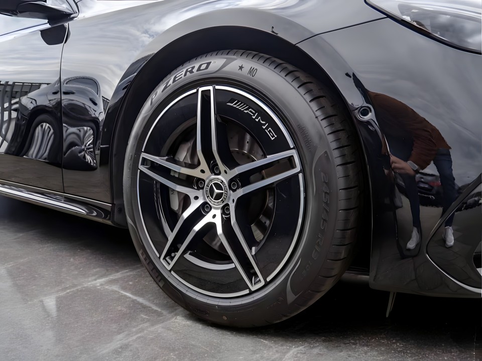 Mercedes-Benz E 220d AMG - foto 18