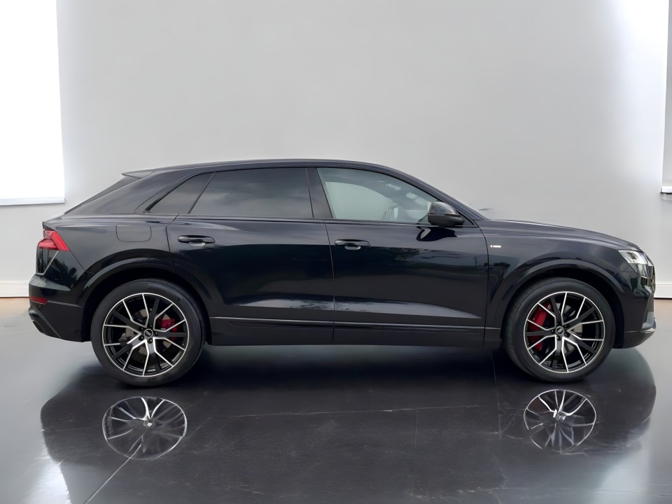 Audi Q8 60 TFSIe Quattro S-Line (5)