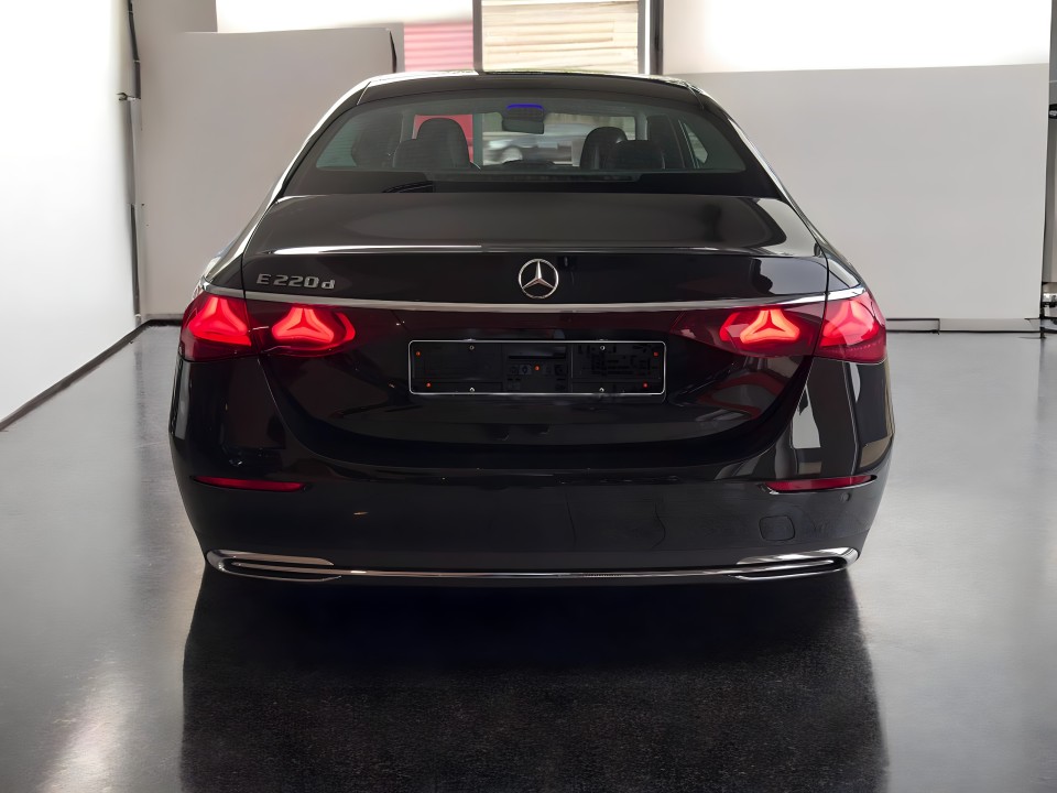 Mercedes-Benz E 220d (3)