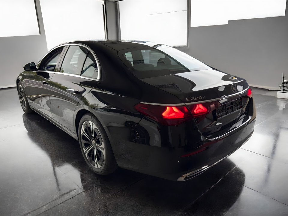 Mercedes-Benz E 220d (4)