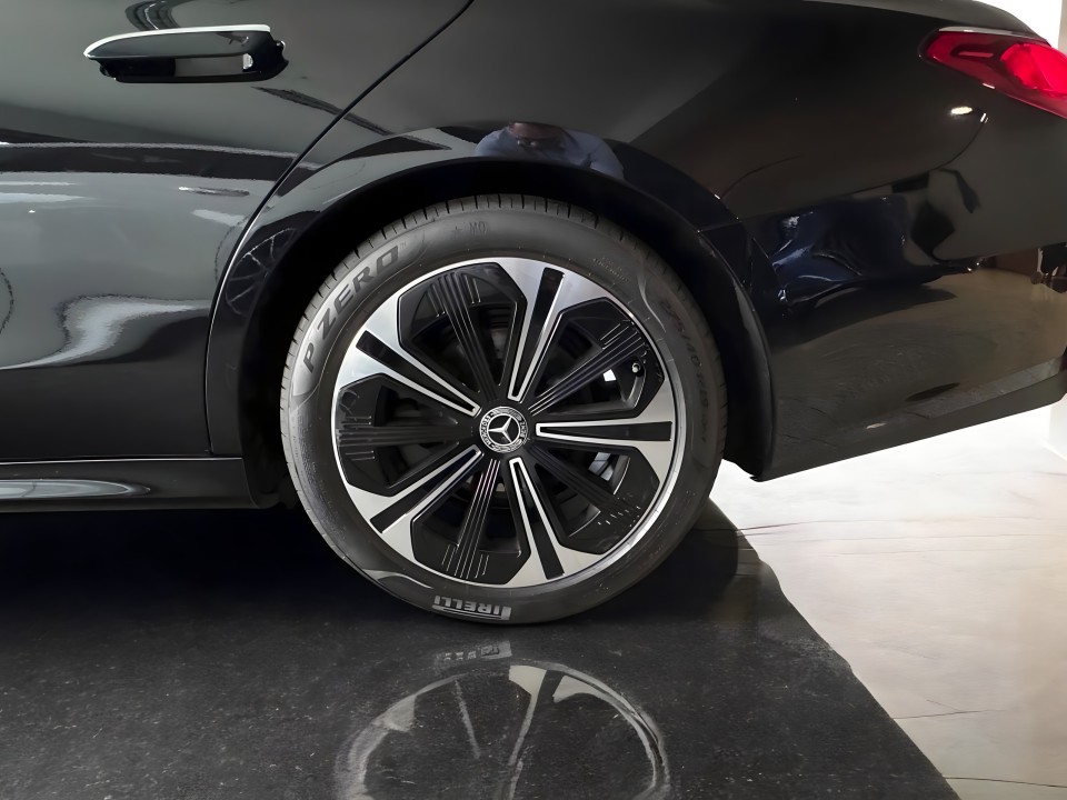 Mercedes-Benz E 220d - foto 37