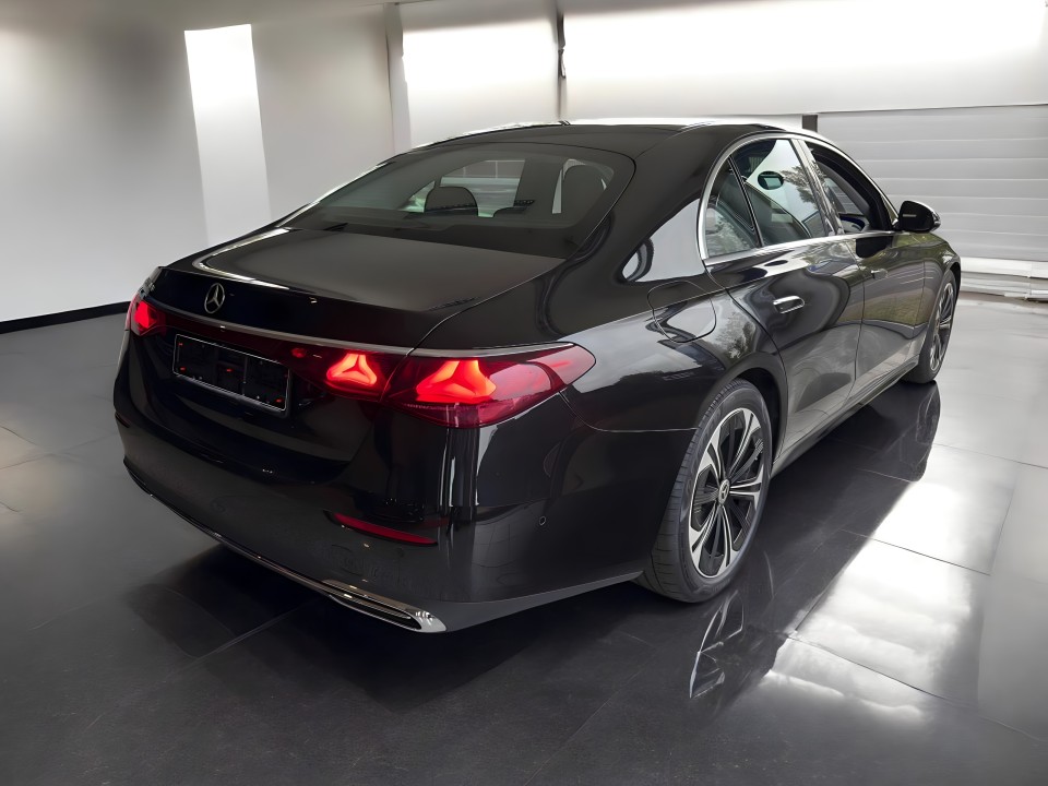 Mercedes-Benz E 220d (2)