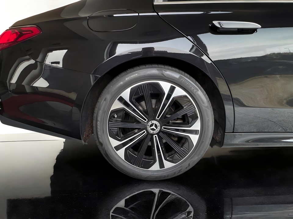 Mercedes-Benz E 220d - foto 35