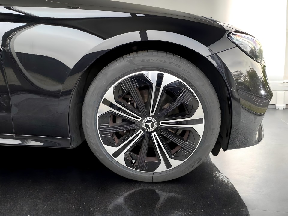 Mercedes-Benz E 220d - foto 34