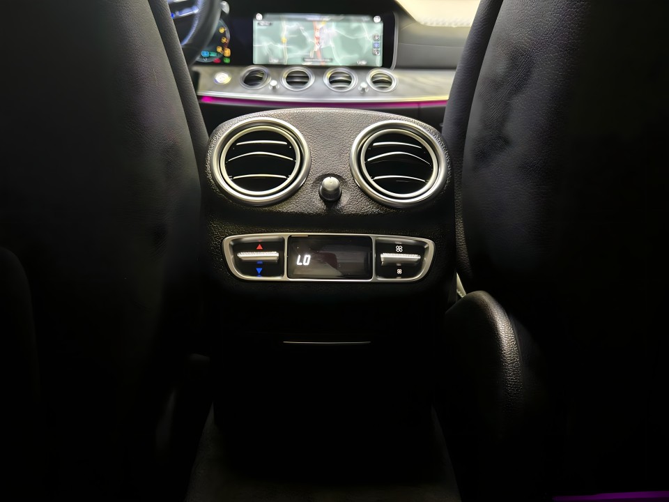 Mercedes-Benz E 300 AMG - foto 11