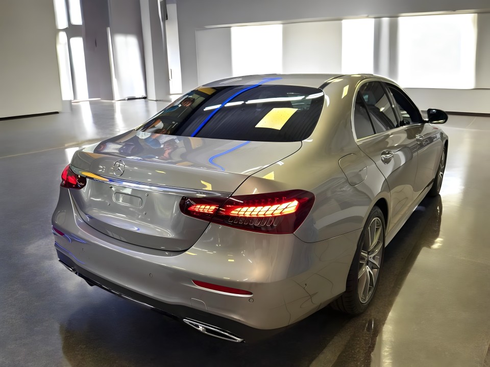 Mercedes-Benz E 300 AMG (2)