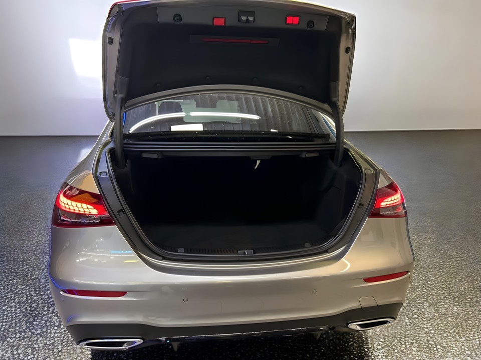 Mercedes-Benz E 300 AMG - foto 12