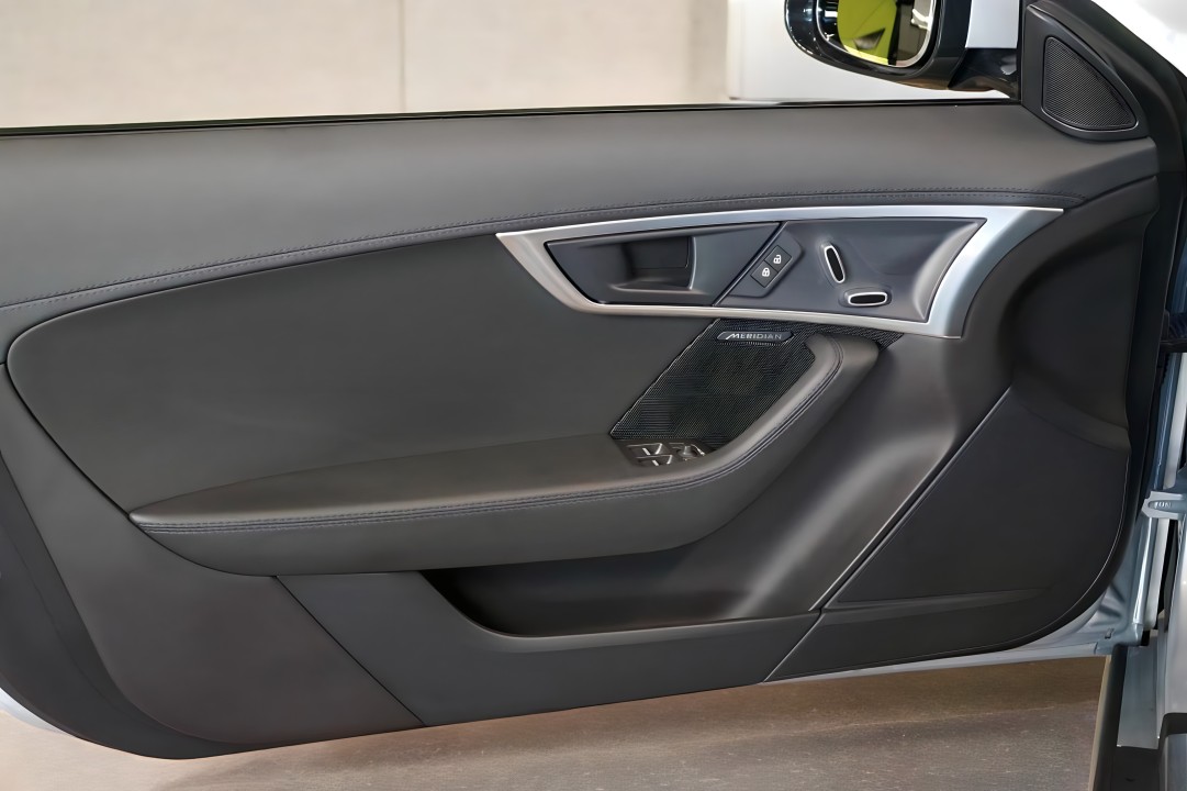 Jaguar F-Type P300 R-Dynamic - foto 19