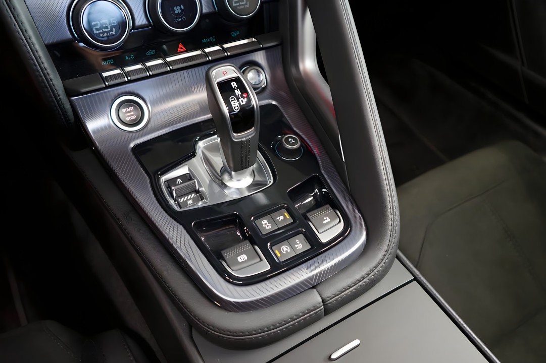 Jaguar F-Type P300 R-Dynamic - foto 11