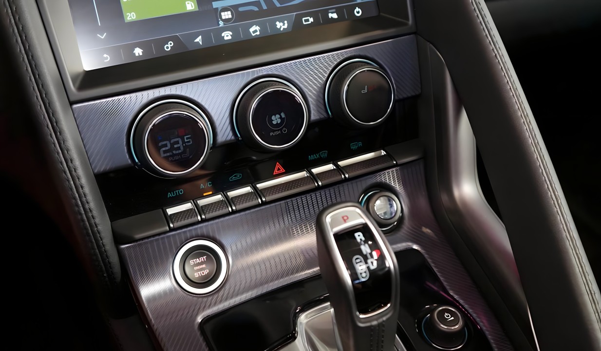 Jaguar F-Type P300 R-Dynamic - foto 13