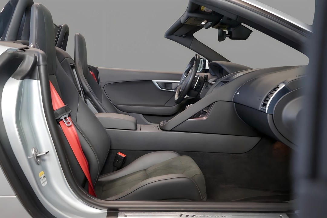 Jaguar F-Type P300 R-Dynamic - foto 8